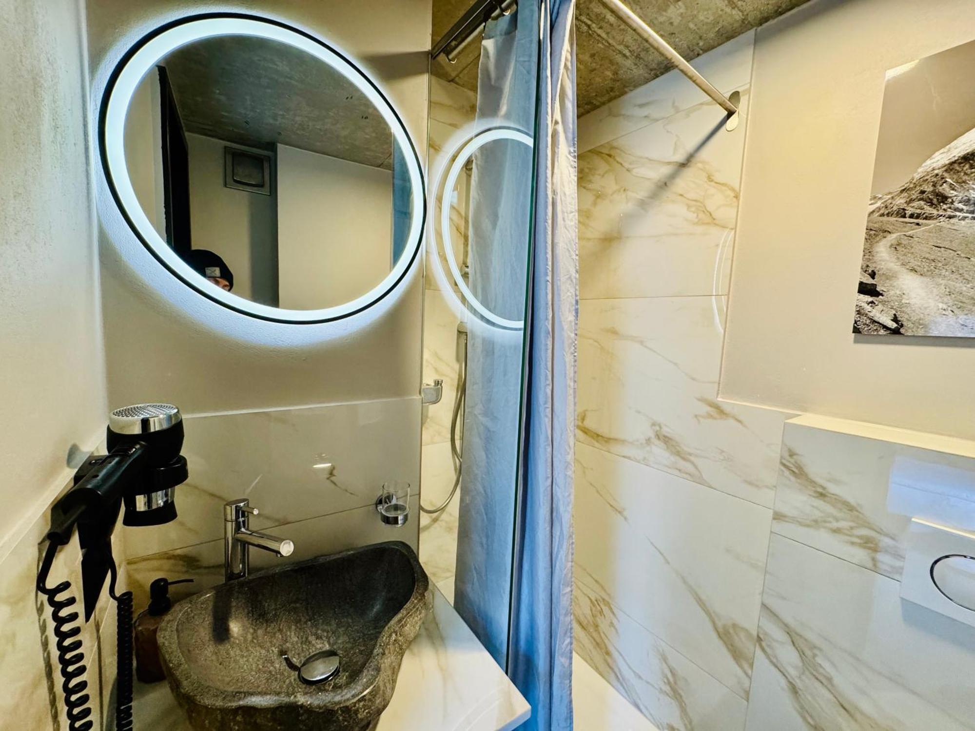 Peaky Riders Self Check-In Hotel Zermatt Rom bilde